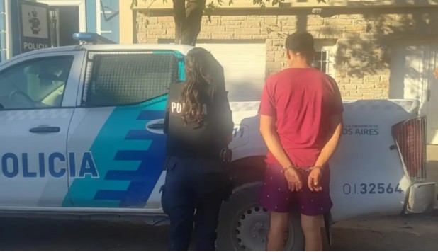 Quiso cobrar dinero para devolver un celular y quedó aprehendido
