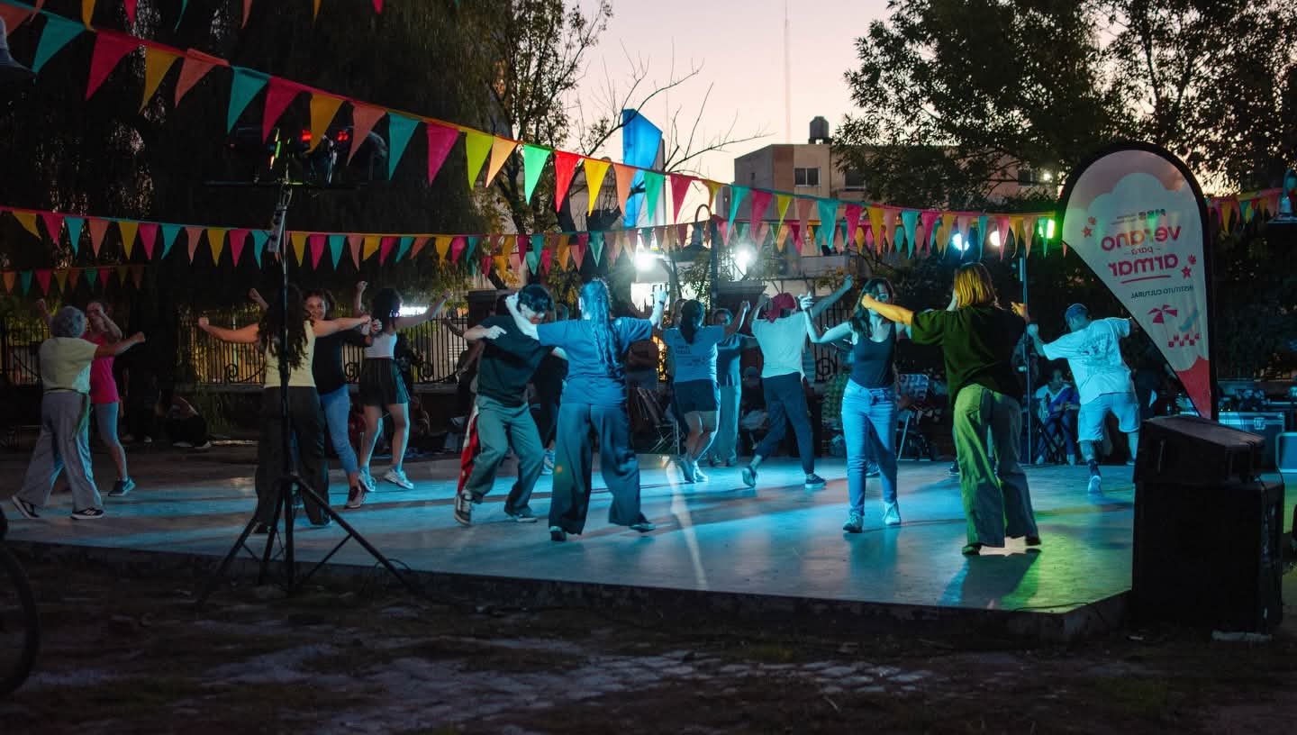 La Plaza del Tango despidió el verano con una última peña a puro folklore