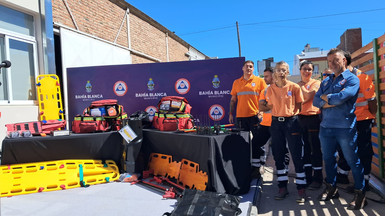 La Cooperativa Obrera entregó equipamiento a Defensa Civil con lo recaudado en la Colecta “Solidarios por Bahía”