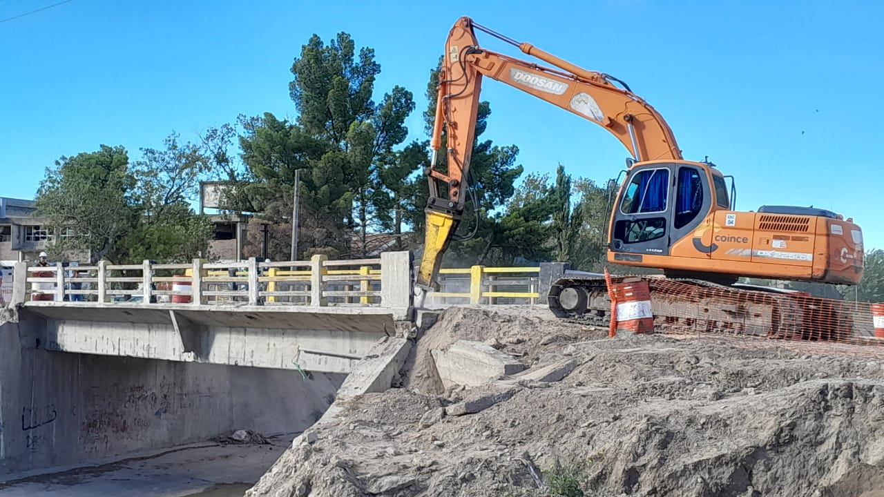Se avanza en la demolición del puente de Pampa Central