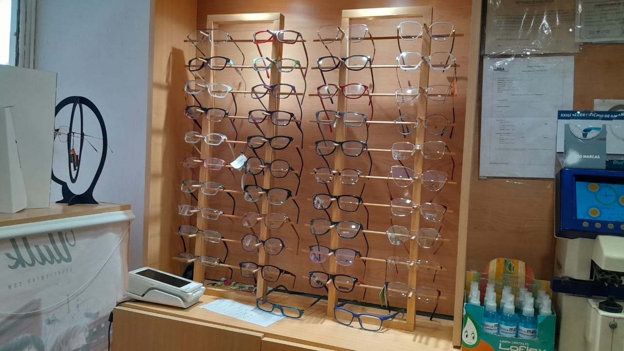 Las ópticas cortan la cobertura del 100% a afiliados de PAMI por la falta de pago