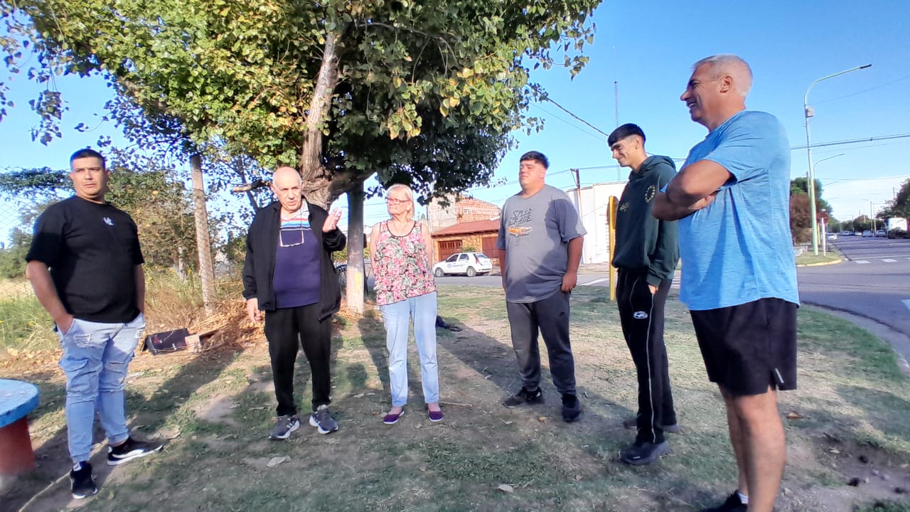 Vecinos de Villa Rosas piden la urgente colocación de un semáforo en Piccioli y Av. Arias