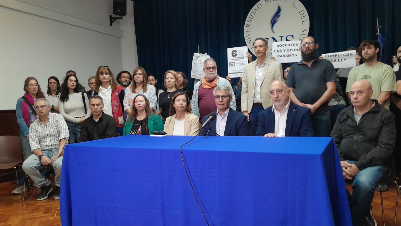 Autoridades de Universidades Públicas junto a gremios Docentes y No Docentes reclamaron por la Ley de Financiamiento Universitario