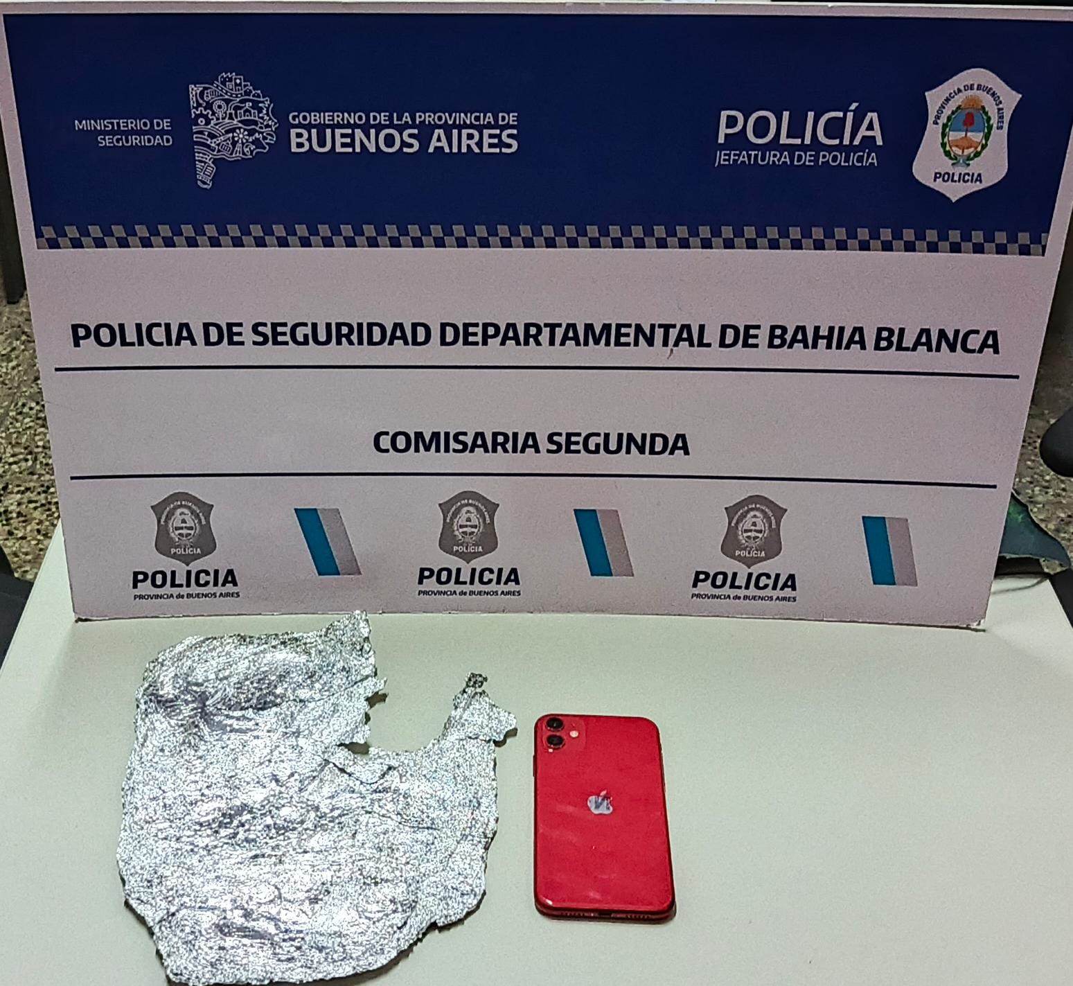 Detuvieron a un hombre que robó un celular de una camioneta estacionada