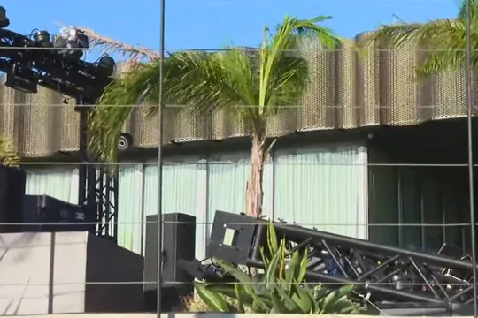 El derrumbe de un escenario en un boliche de Costanera dejó 15 heridos y 700 evacuados