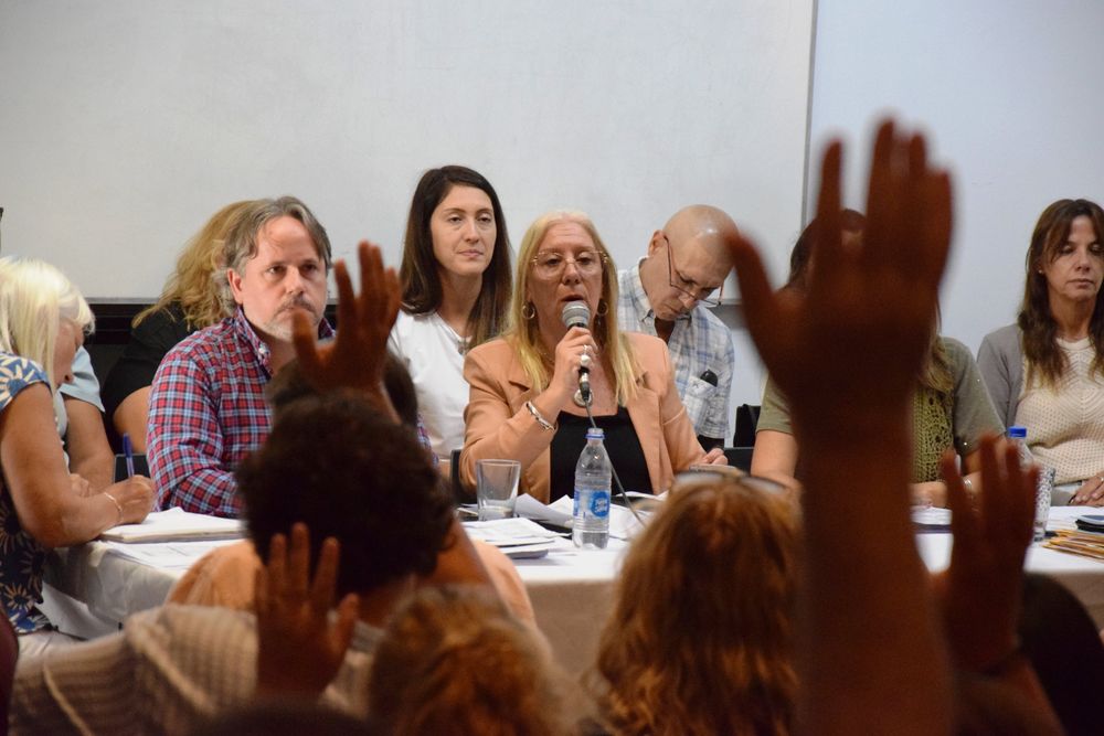 Los docentes bonaerenses aceptaron la oferta salarial y Kicillof cerró la paritaria