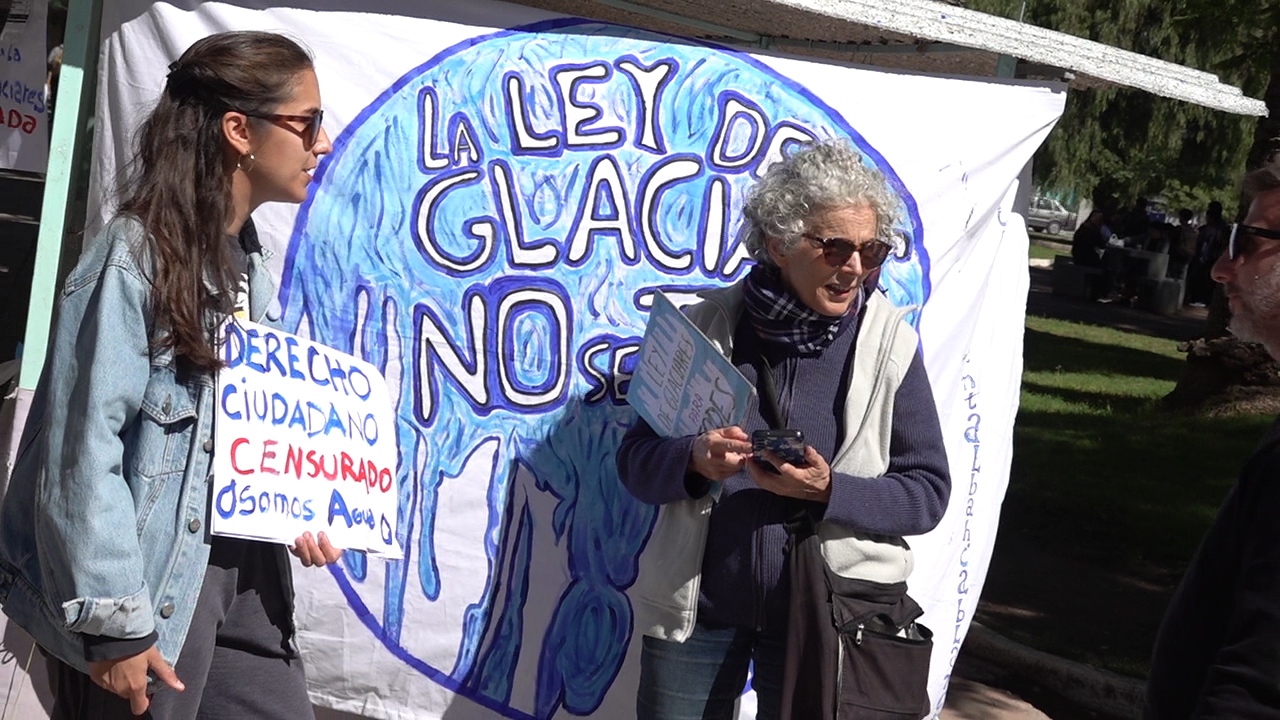 Protesta socioambiental en Bahía Blanca por el tratamiento de la ley de glaciares