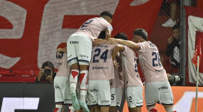 Independiente empató sobre el final 4-4 contra Unión en Avellaneda y da pelea en la Zona A del Torneo Apertura