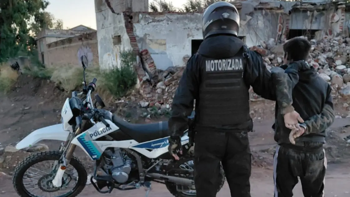 Los descubrieron robando cables en Villa Nocito