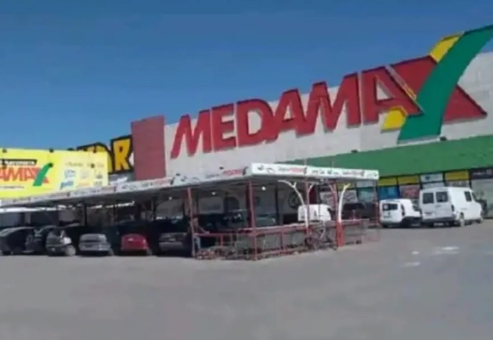 Cinco personas fueron aprehendidas por intentar robar elementos de un supermercado que está cerrado