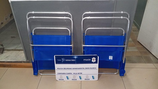 ¡Reposera y a la cárcel! Aprehenden a joven por intentar robar muebles de jardín