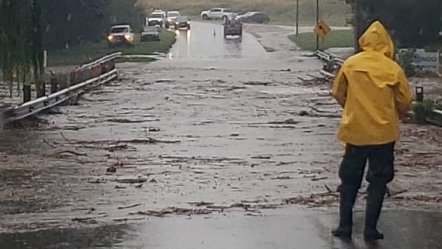 Alerta en Sierra de la Ventana: cortado el acceso por desborde del Arroyo San Bernardo tras más de 100 mm de lluvia