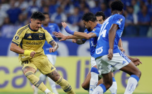 En un partido cargado de polémica, Boca cayó 1-0 con Cruzeiro en Brasil y sufrió su primera derrota en la Libertadores