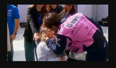 El conmovedor abrazo entre Franco Colapinto y su abuela en la histórica exhibición de Fórmula 1 en Buenos Aires