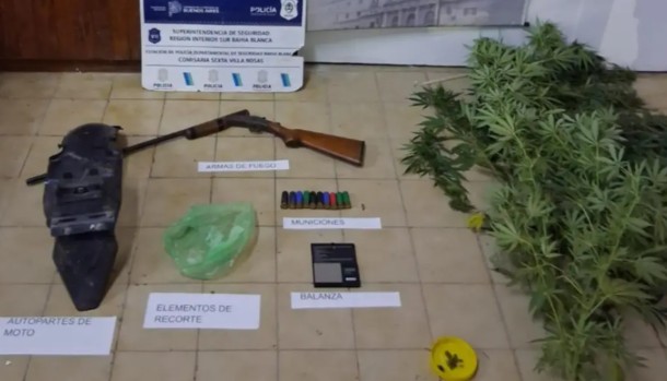 Un hombre fue aprehendido por un arma, drogas y autopartes