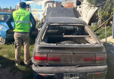 Encontraron un auto robado en un desarmadero