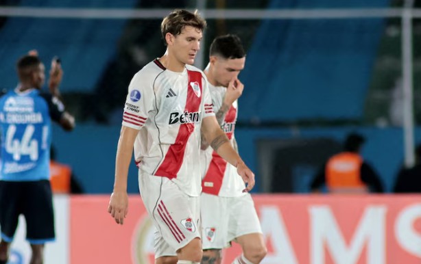 River jugó con diez hombres desde los cuatro minutos y empató 1-1 ante Blooming por la Copa Sudamericana
