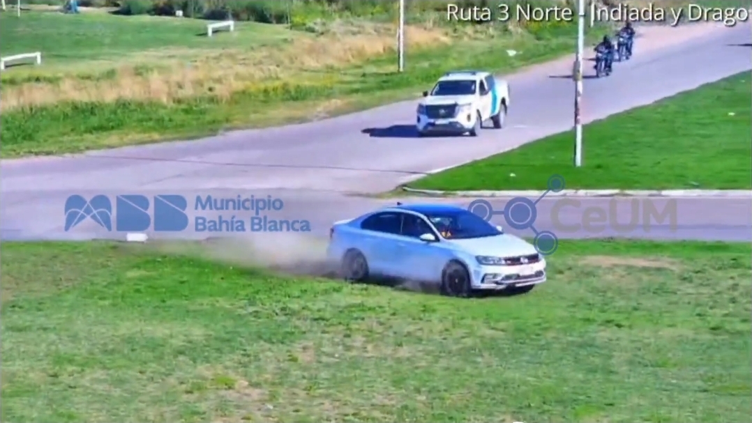 Video: peligroso delincuente perseguido por policías tras evadir un control