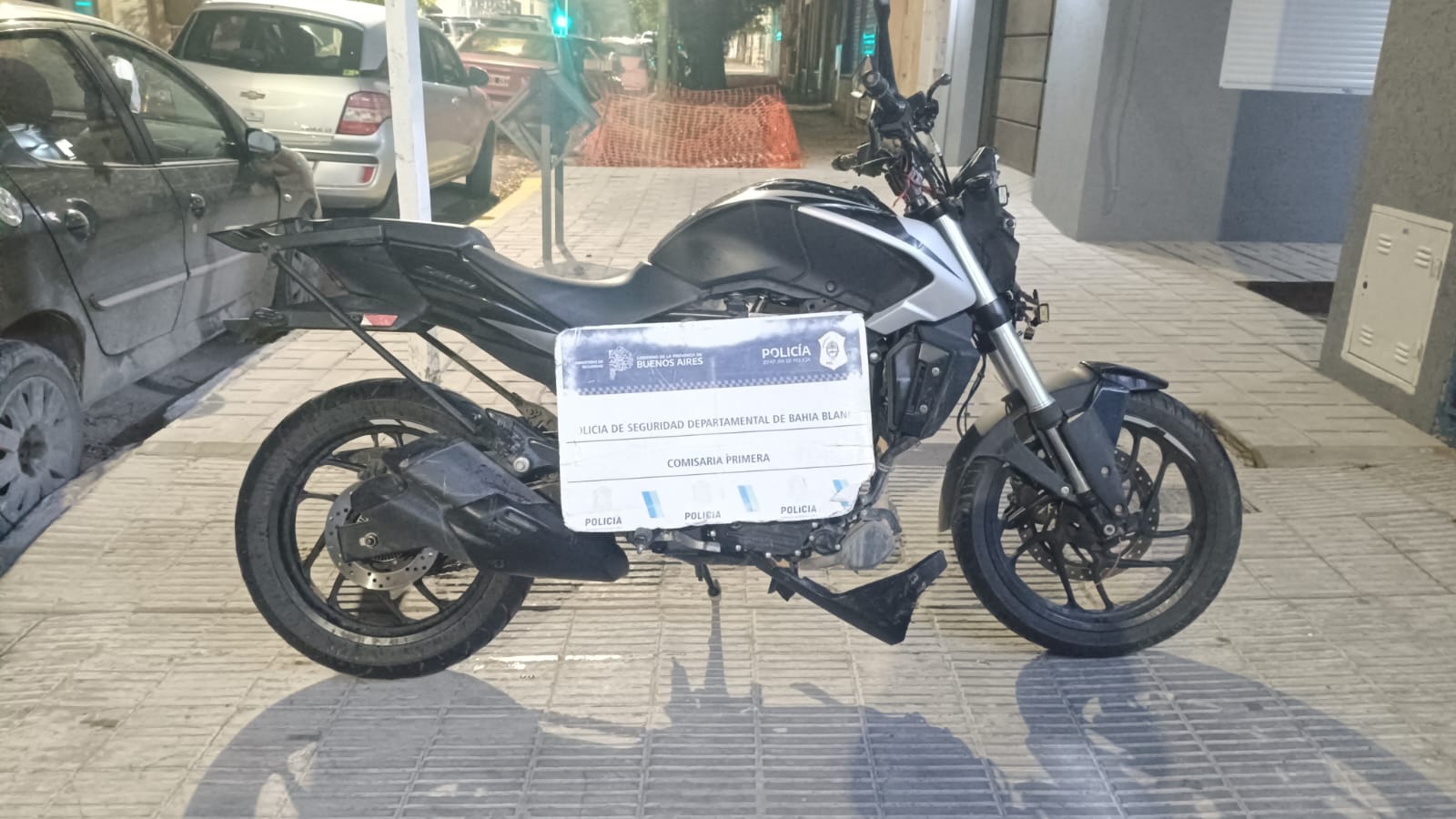 Dos aprehendidos tras persecución con una moto robada en Plaza del Sol