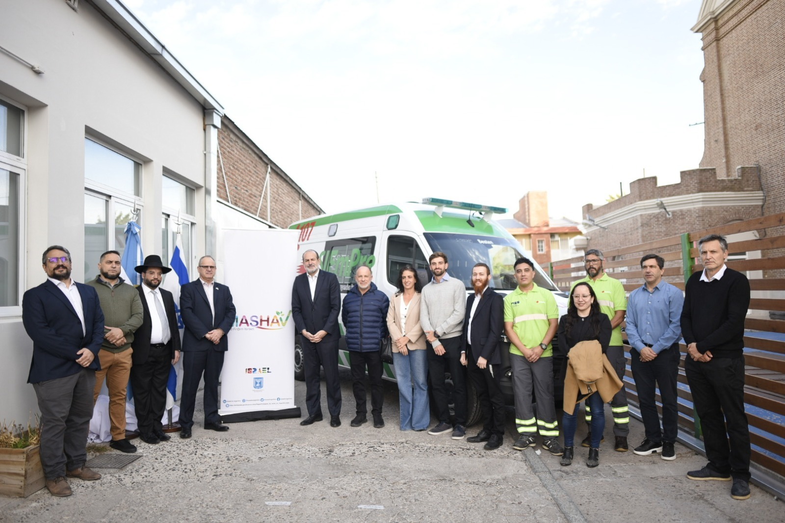 Cooperación internacional: La embajada de Israel donó una ambulancia a Bahía Blanca