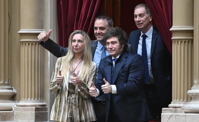 Con el respaldo de Milei y el Gabinete, Adorni se enfrenta hoy al Congreso con su patrimonio en la mira