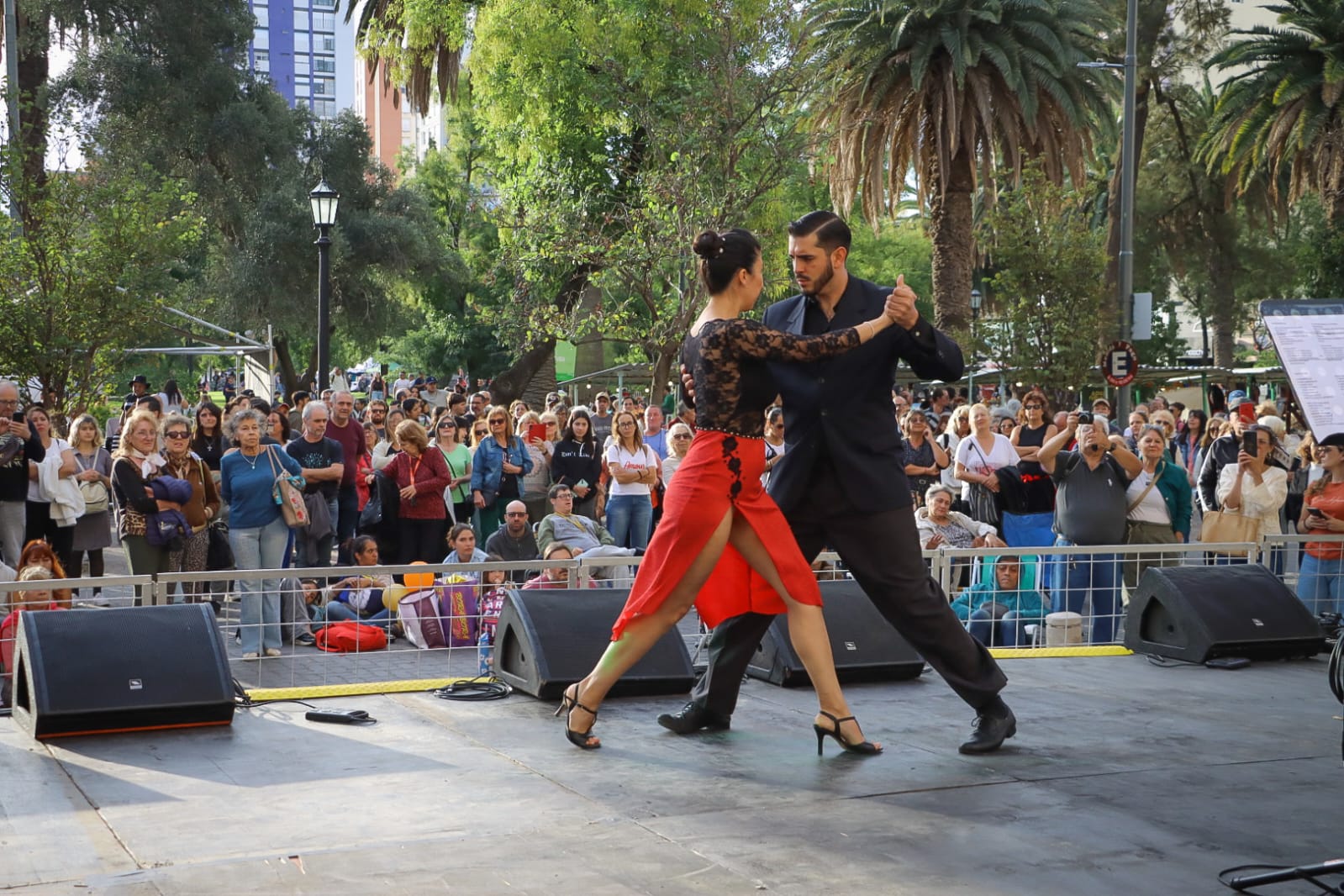 La Plaza Viva hizo vibrar al centro para celebrar el cumpleaños de Bahía
