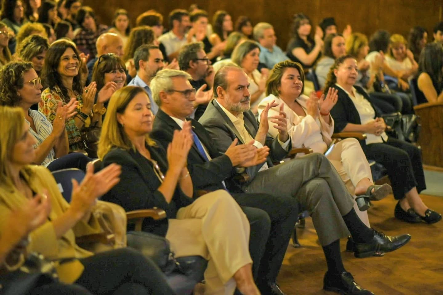 Susbielles acompañó la entrega de legajos reparados y destacó el valor de la memoria