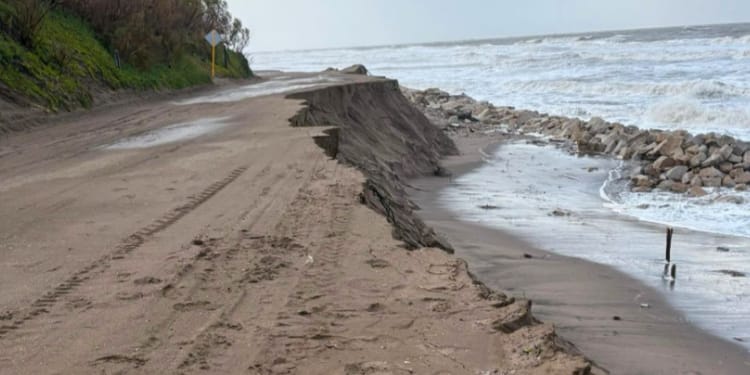 Inhabilitaron el trayecto costero entre Monte Hermoso y Sauce Grande por los daños del temporal