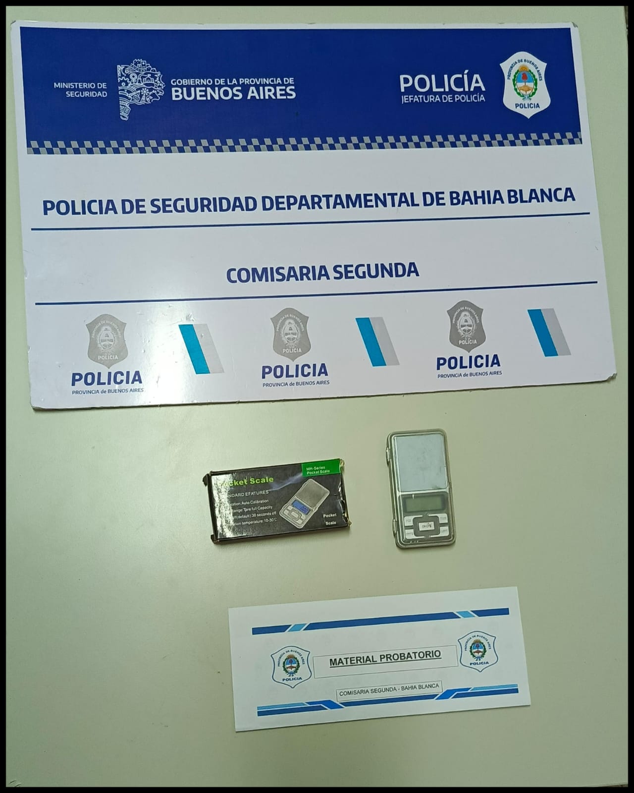 Detuvieron a un hombre tras un allanamiento por venta de droga en Luis Bonnat al 400