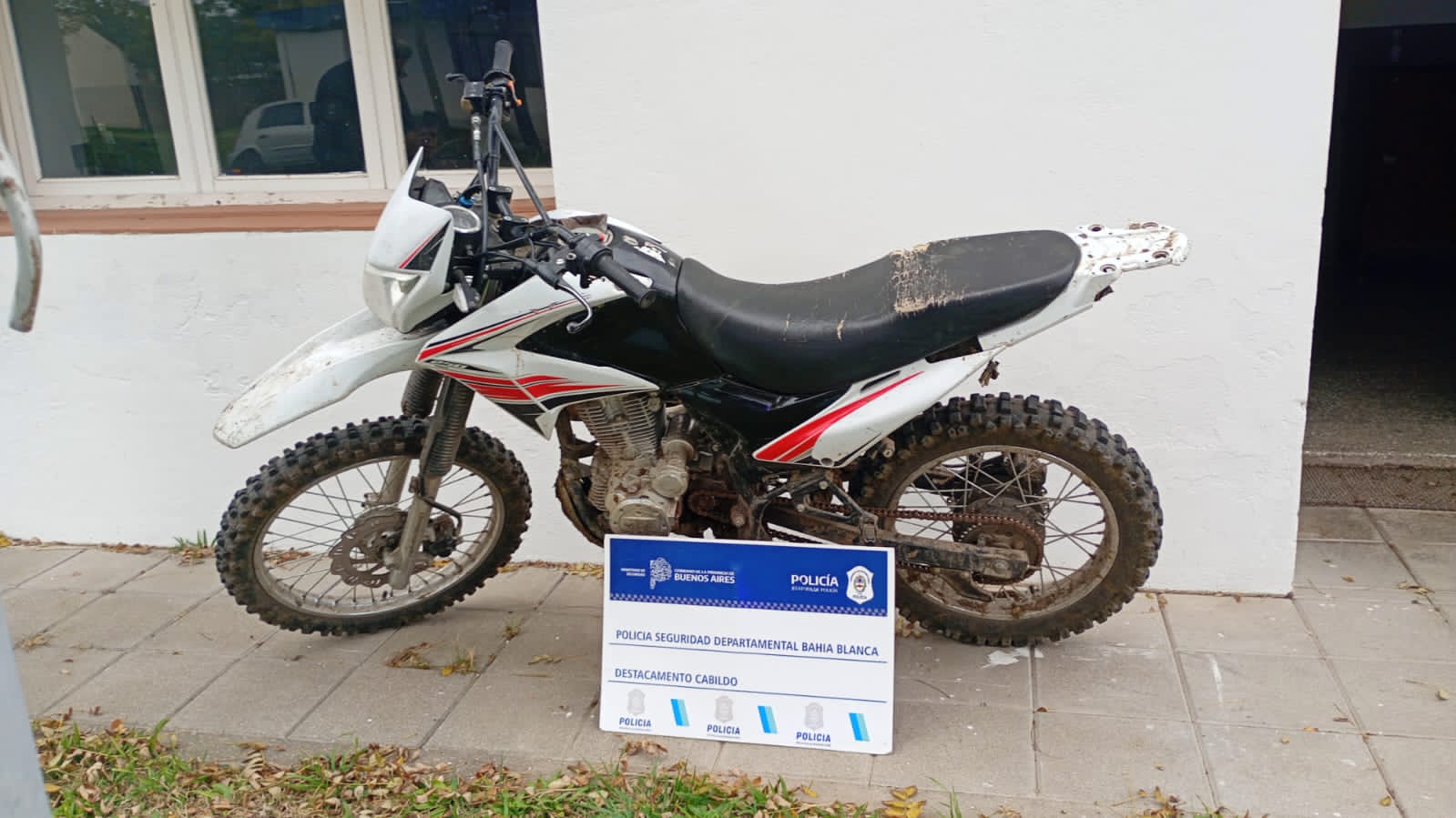 Interceptaron en Cabildo una moto con pedido de secuestro y aprehendieron a su conductor
