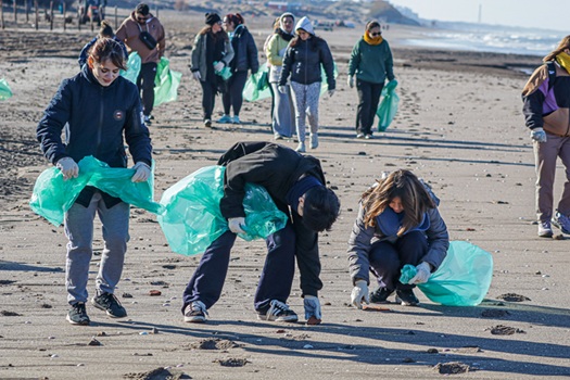 El Municipio de Monte Hermoso coordinó un histórico operativo desaneamiento ambiental tras los efectos del temporal