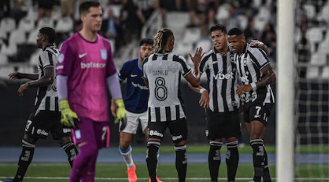 Racing cayó 2-1 ante Botafogo en Río de Janeiro y quedó al borde de la eliminación en la Copa Sudamericana