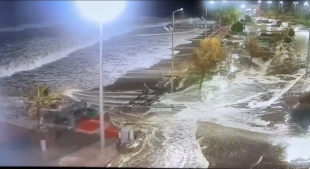 La sudestada provocó importantes daños en el frente costero de Monte Hermoso