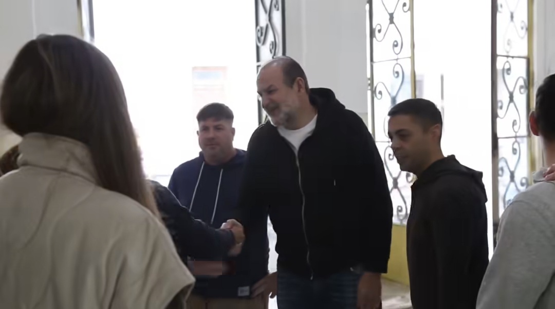 Voluntarios realizaron una jornada de pintura en dos escuelas históricas de Bahía Blanca