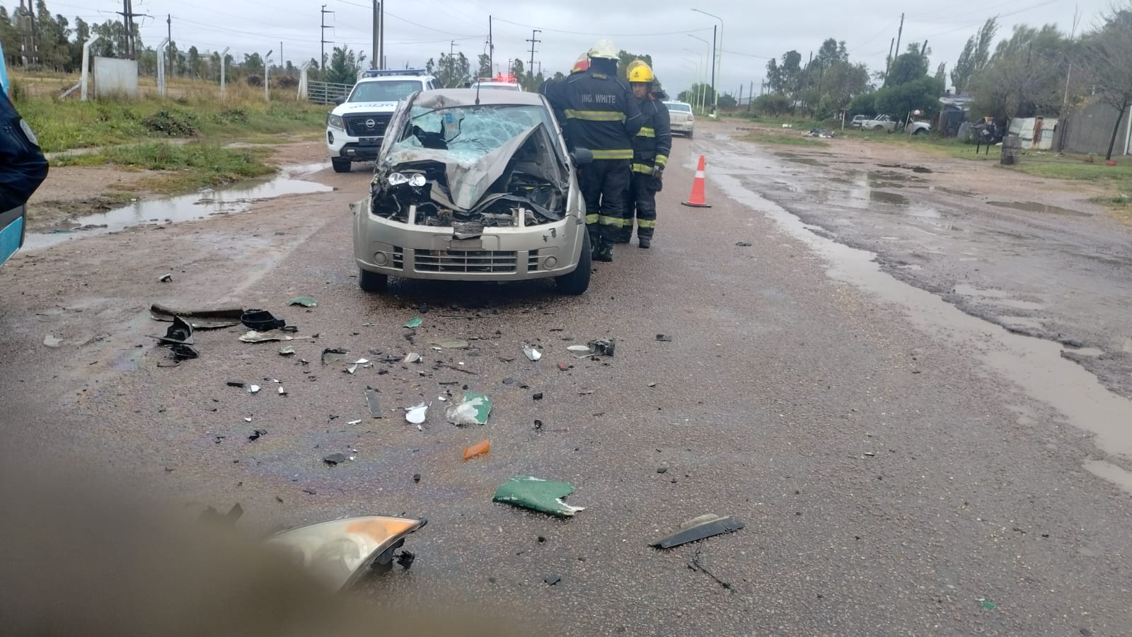 Una mujer fallecida en un fuerte choque entre un auto y un colectivo