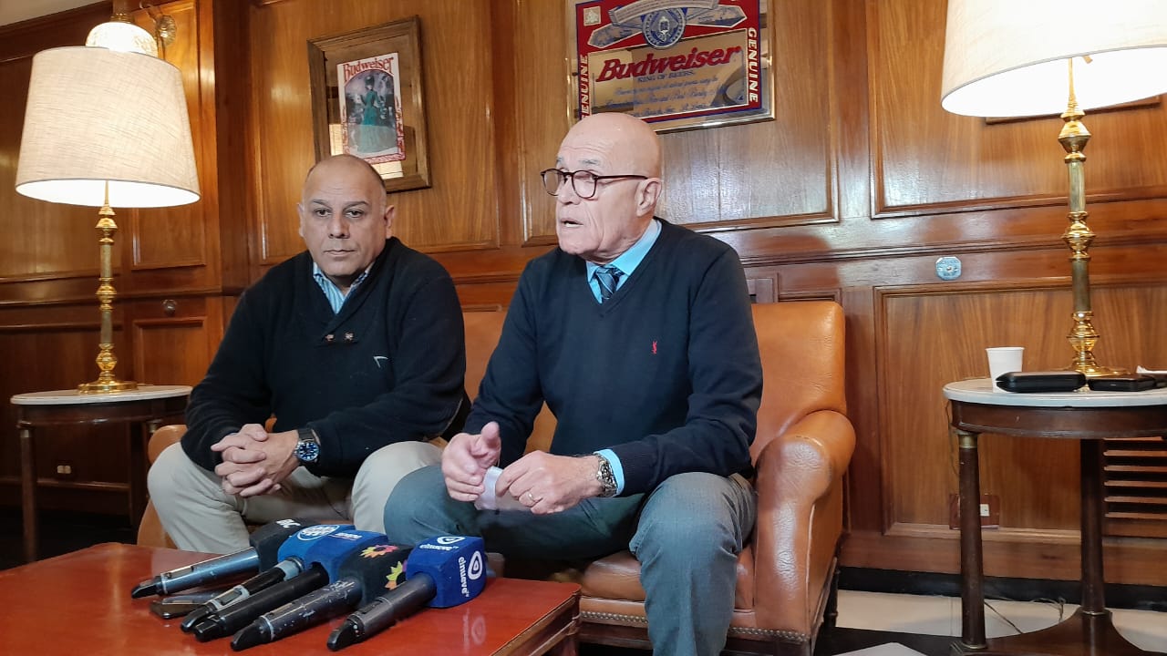 Taxistas y remiseros buscarán anular mediante la justicia el decreto realizado por el municipio sobre Uber