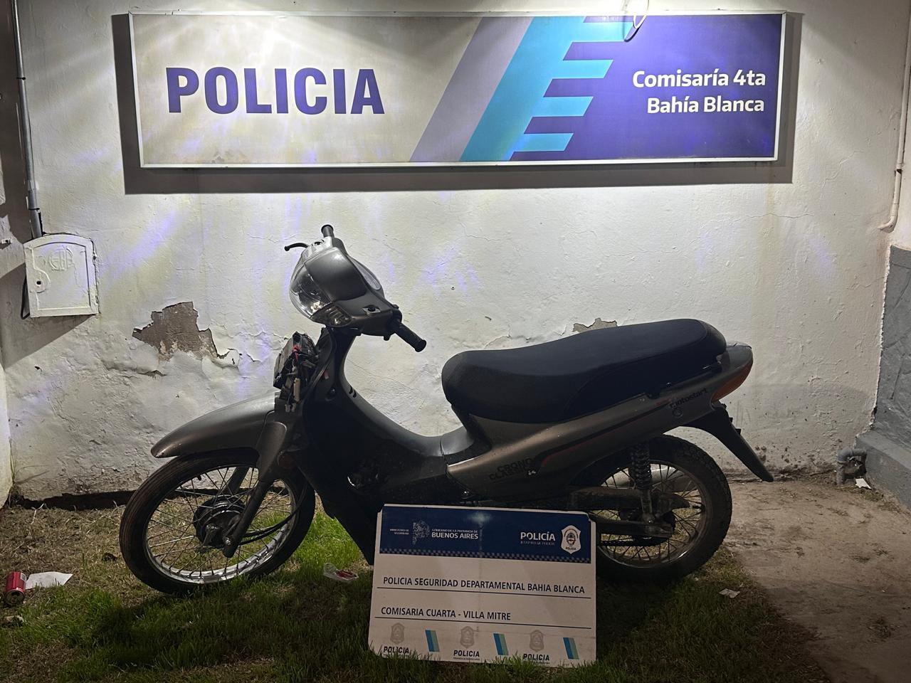 Dos menores fueron aprehendidos por el robo de una moto