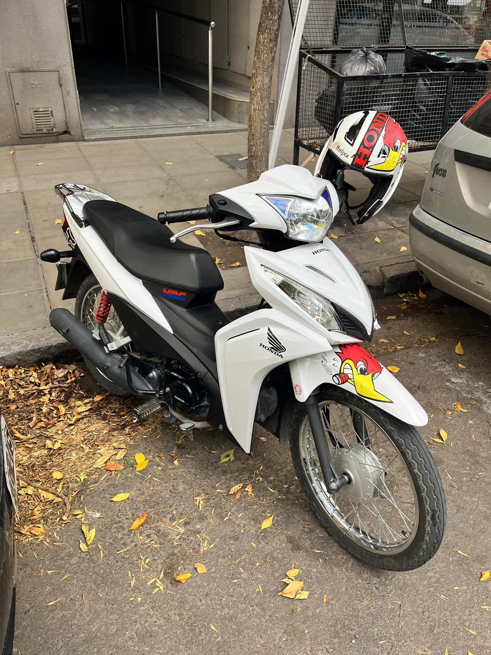 Le robaron la moto que usa para trabajar y pide ayuda para recuperarla