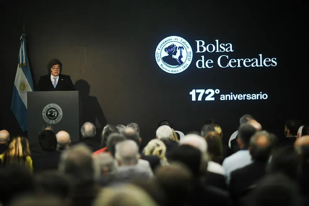 Milei anunció una baja de las retenciones inmediata al trigo y la cebada