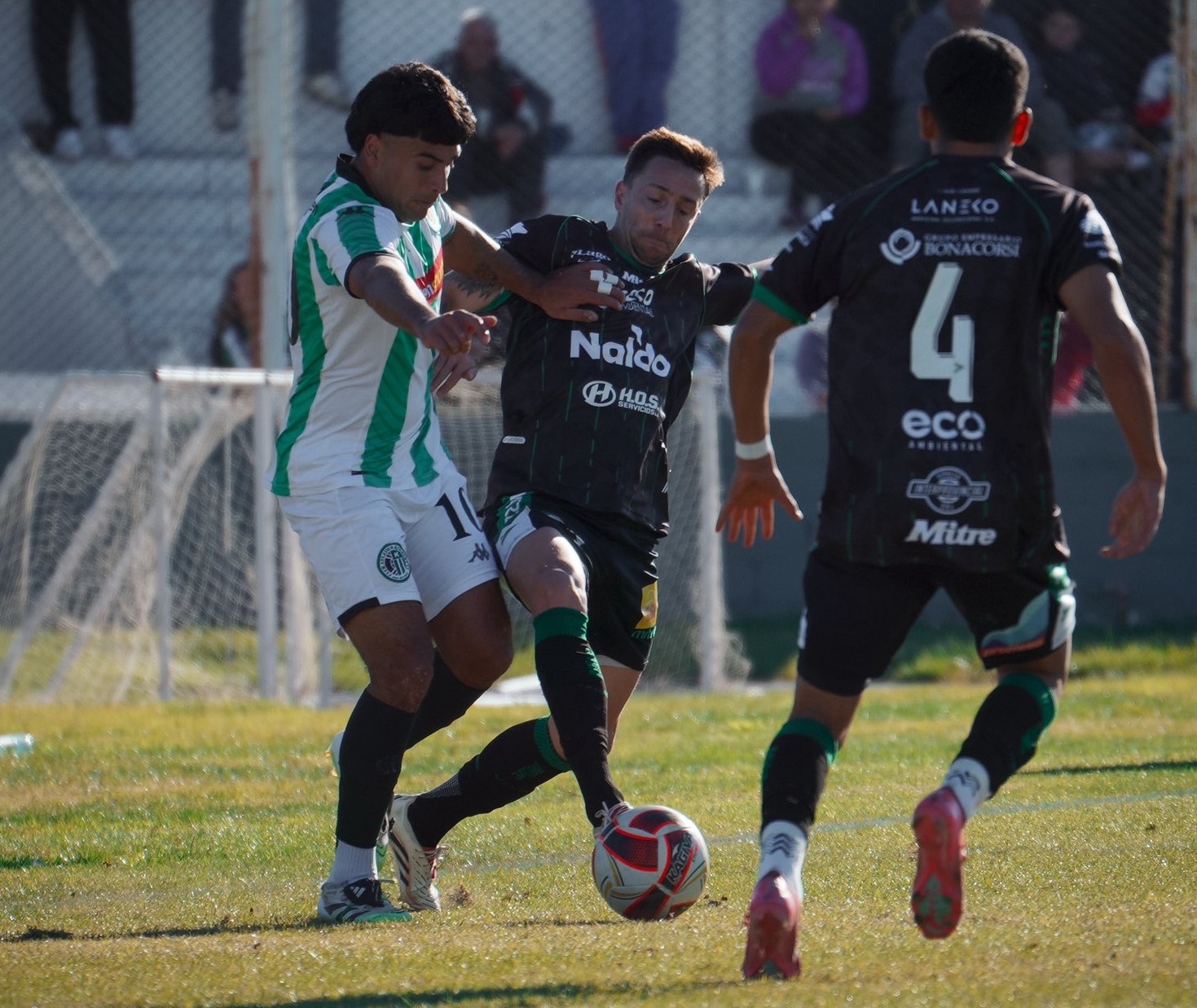 Villa Mitre empató sin goles como local