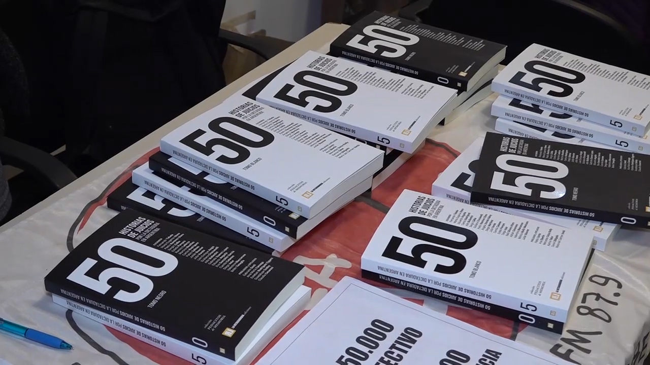Presentaron en Bahía Blanca el libro “50 Historias de Juicios por la Dictadura en Argentina”