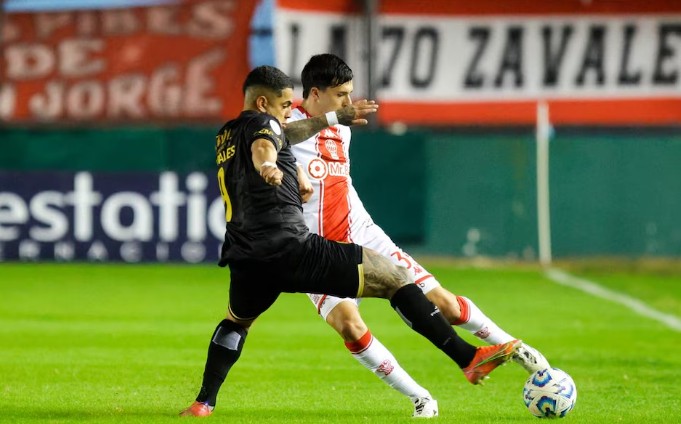 Barracas Central venció 1-0 a Huracán y avanzó a los octavos de final