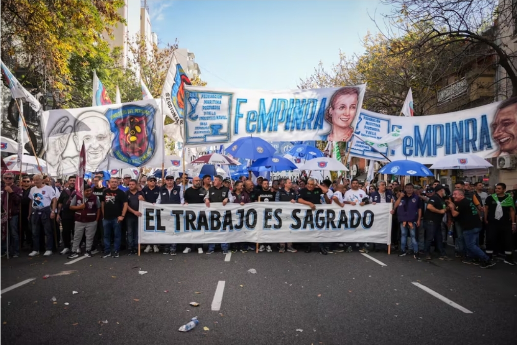 El empleo registrado se desplomó y ya hay casi 41.000 puestos menos en un año