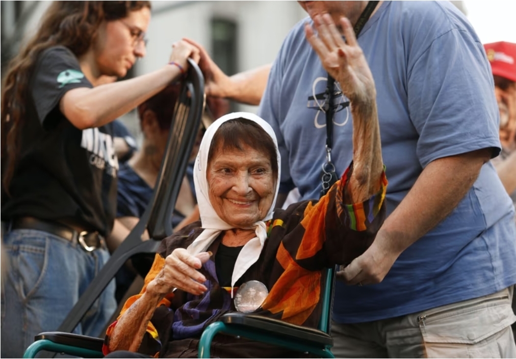 Murió Taty Almeida, la referente de Madres de Plaza de Mayo