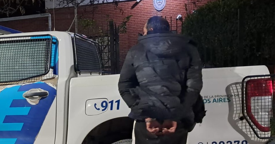 Se metió en una casa, provocó daños y fue atrapado por la policía