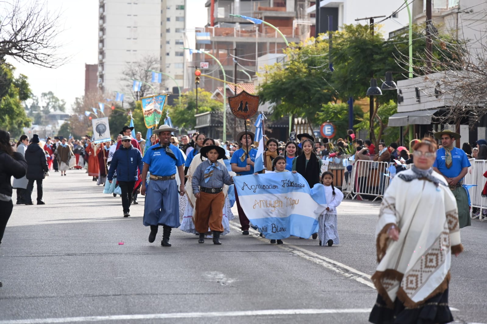 Convocatoria a instituciones para participar del desfile del 9 de Julio