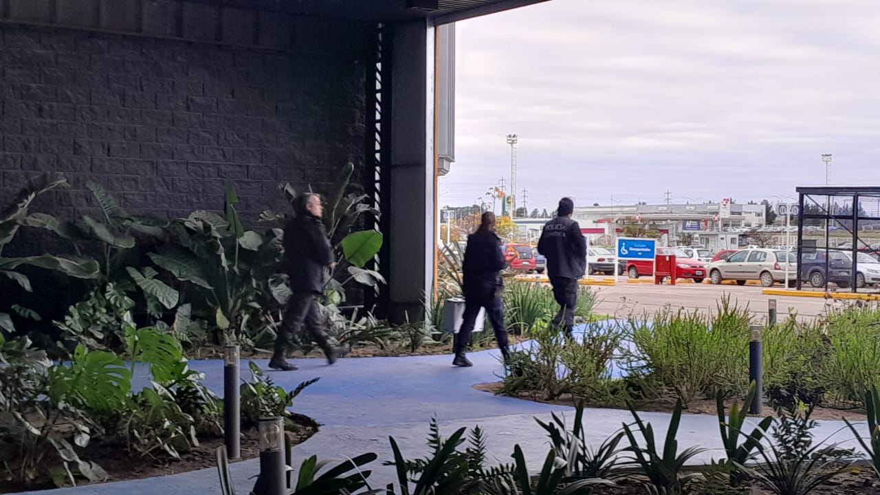 AHORA: Allanamiento en el gimnasio de Cabrera al 4100