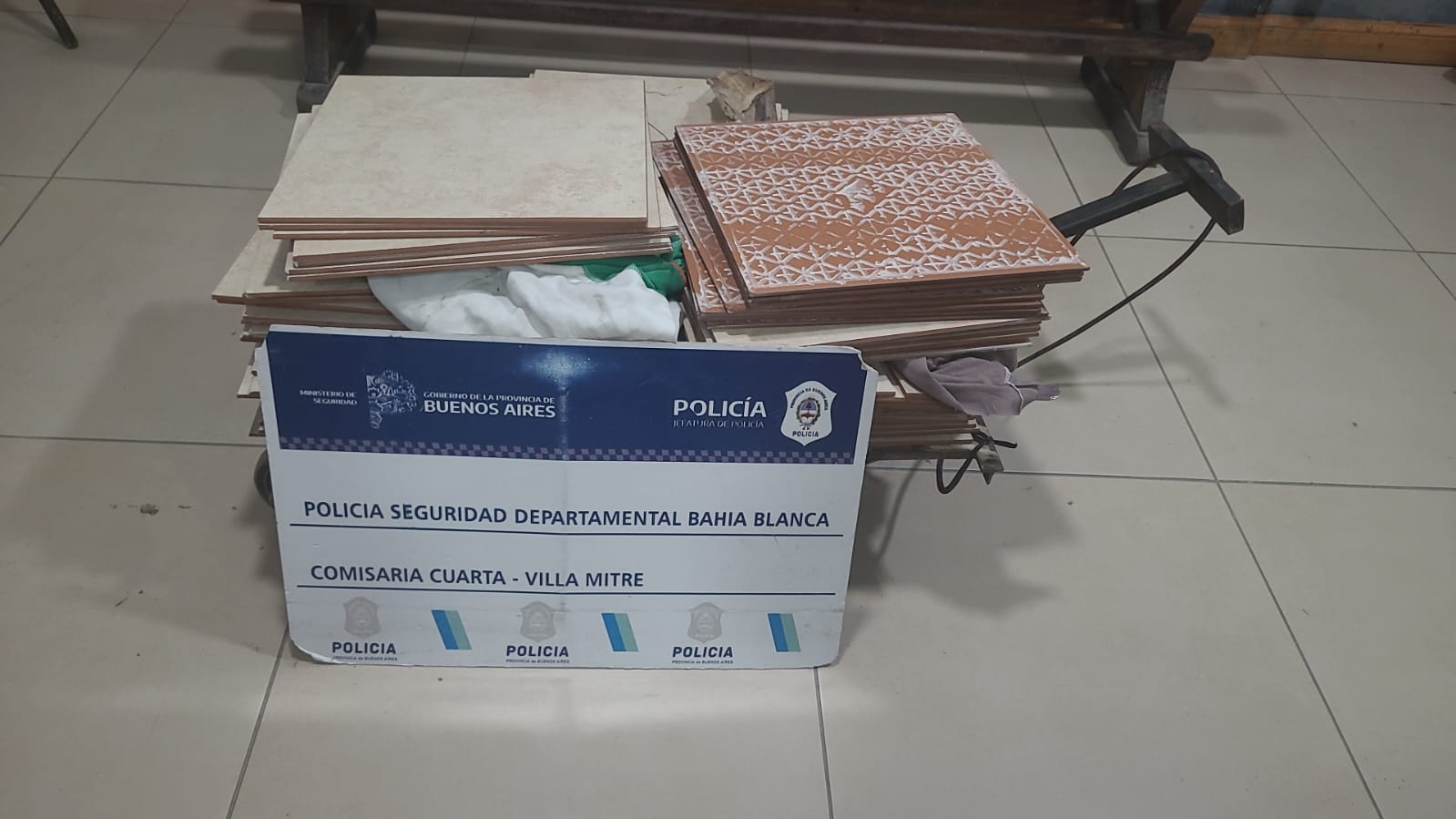 Detuvieron a dos personas acusadas de robar materiales de una casa en construcción