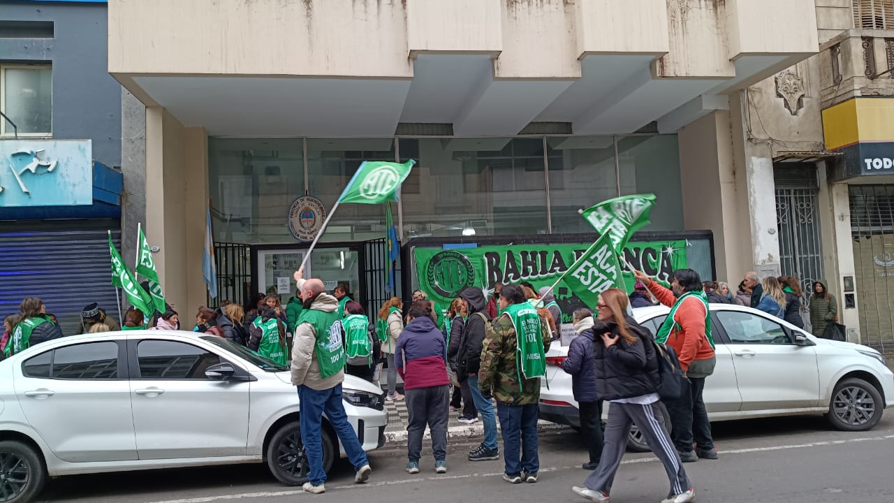 Trabajadores de ATE se manifestaron en el Consejo Escolar