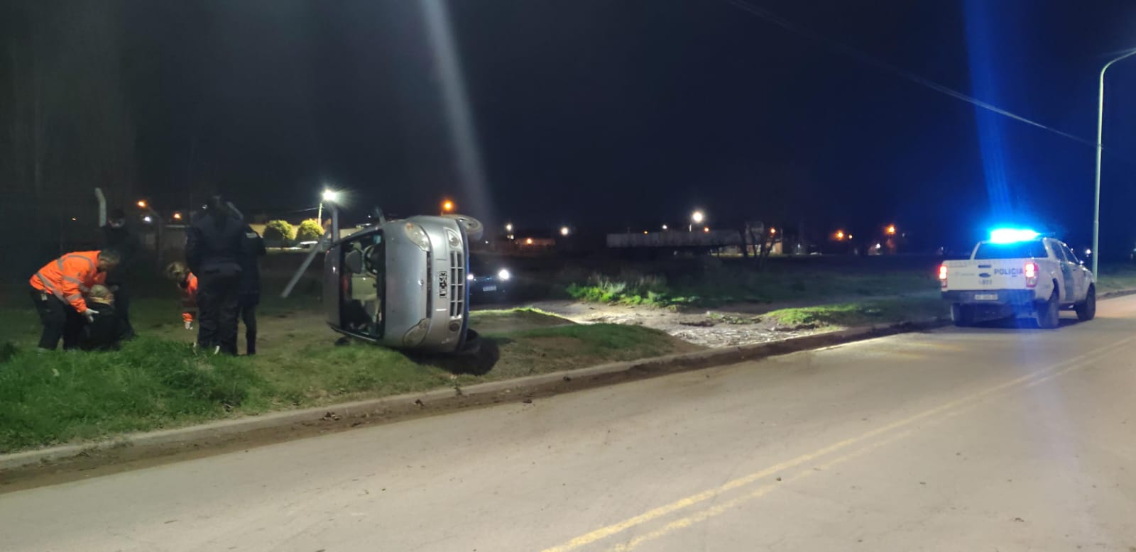 Alcoholizado perdió el control del auto y terminó volcando